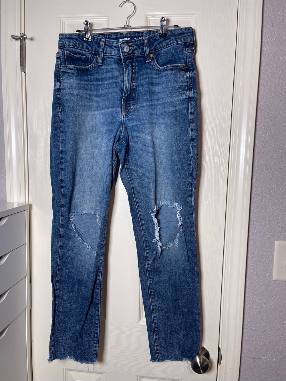 Old Navy Women’s Skinny Jeans - Medium Blue Distressed
